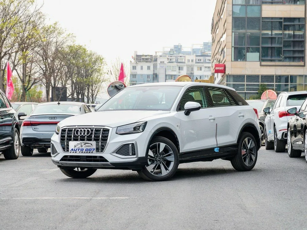 Audi Q2L bensínbíll